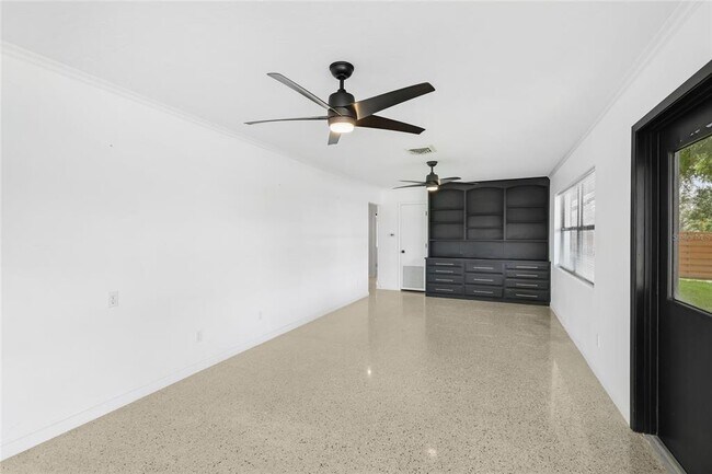 Building Photo - 2723 Lynnhurst St