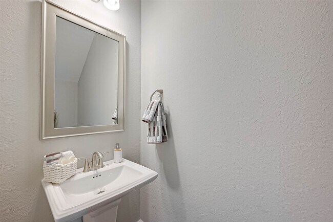 Building Photo - 10707 Deer Path Dr