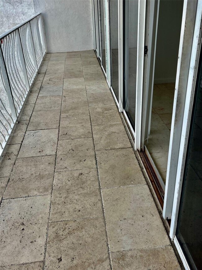 Building Photo - 7601 E Treasure Dr