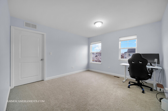 Building Photo - 2305 Brookstone Dr