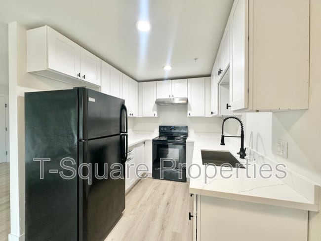 Building Photo - 7041 S 116th Pl