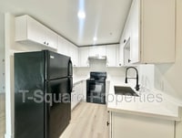 Building Photo - 7041 S 116th Pl