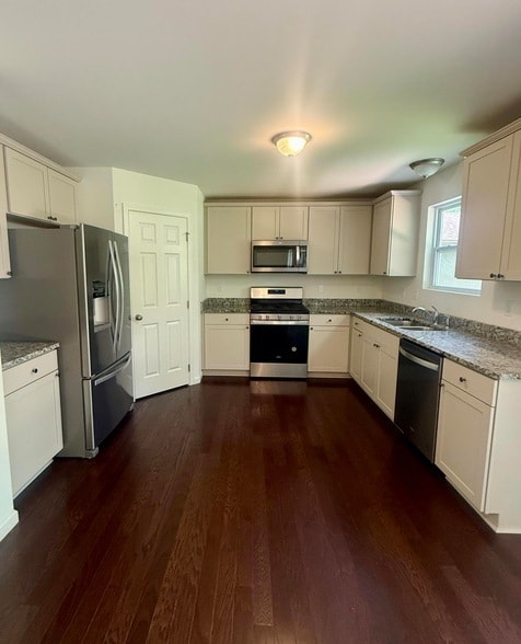 Building Photo - 2682 Valley Dr