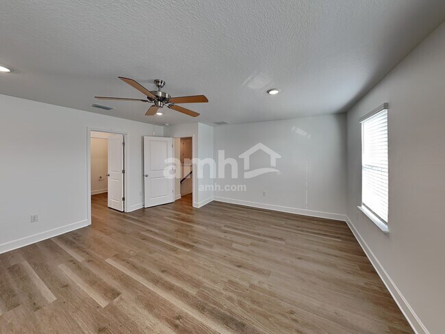 Building Photo - 2909 20th Ave W