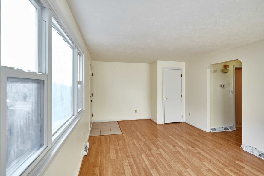 Building Photo - 31 Reservoir St