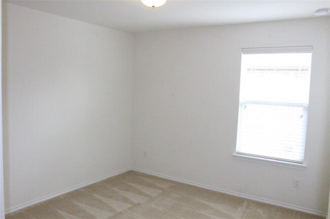 Building Photo - 1708 Uhland Dr