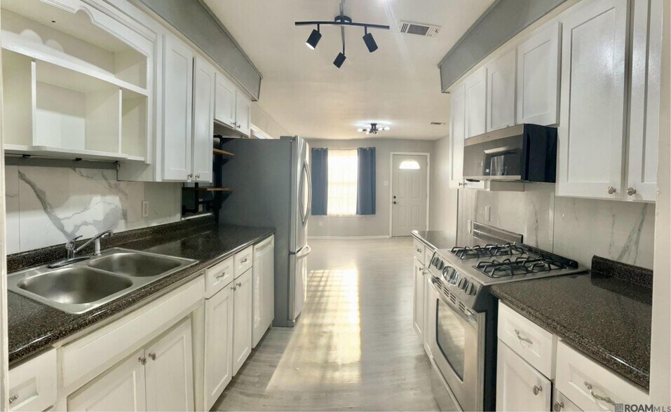 Building Photo - 23515 Marshall St