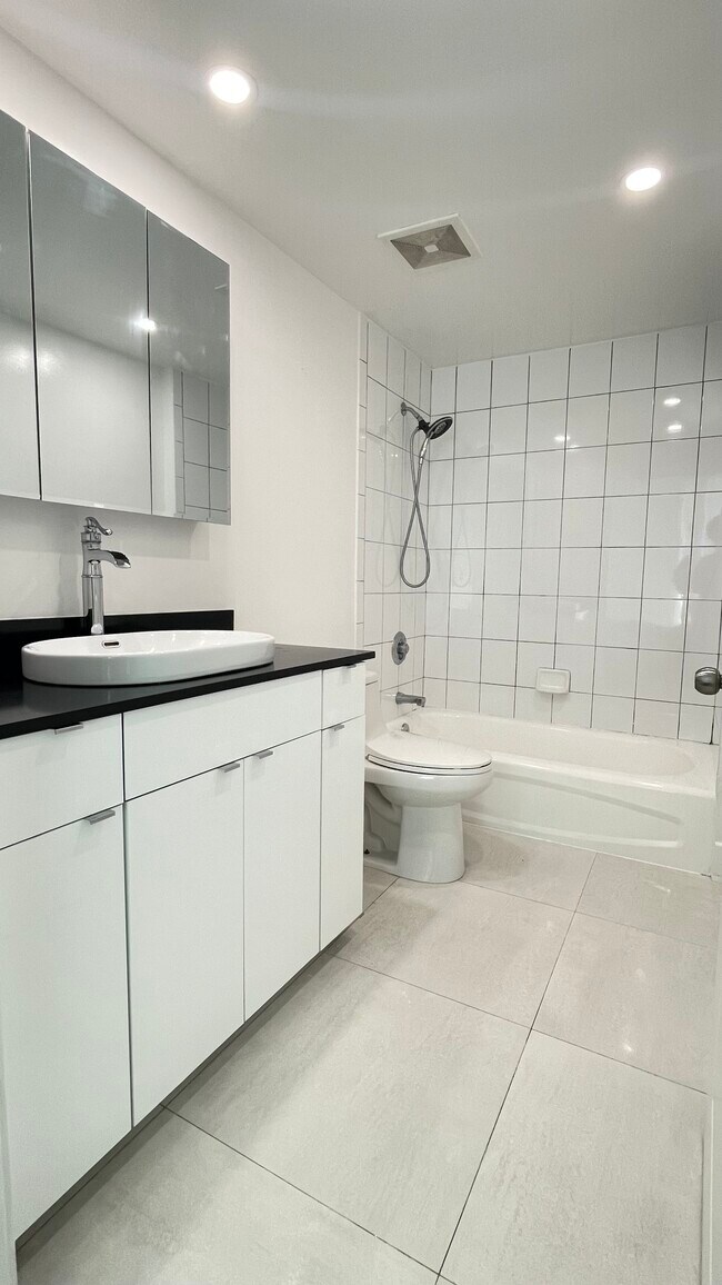 Building Photo - 1250 S Miami Ave