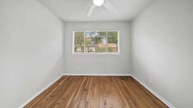 Building Photo - 1213 Hector Ave
