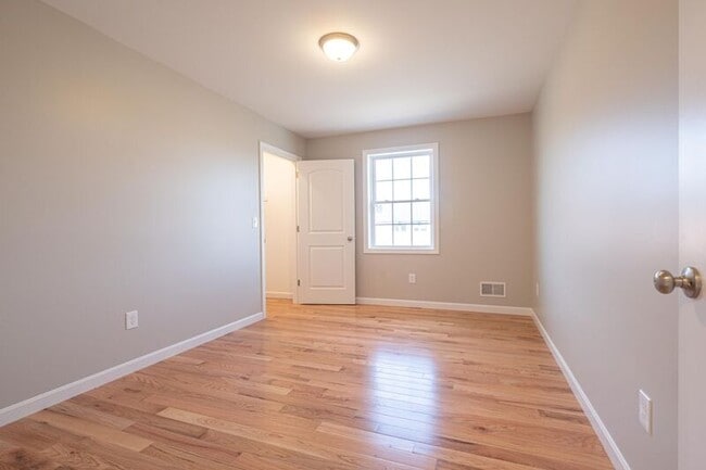 Building Photo - 49 Katharine St