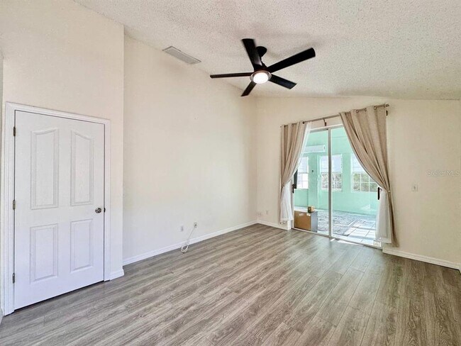 Building Photo - 10028 Oasis Palm Dr