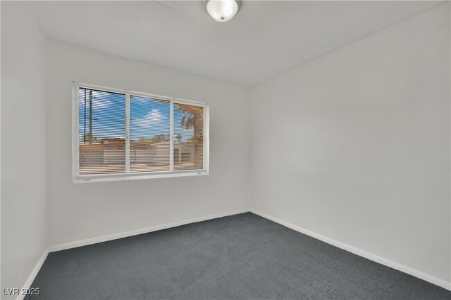 Building Photo - 2016 Linden Ave