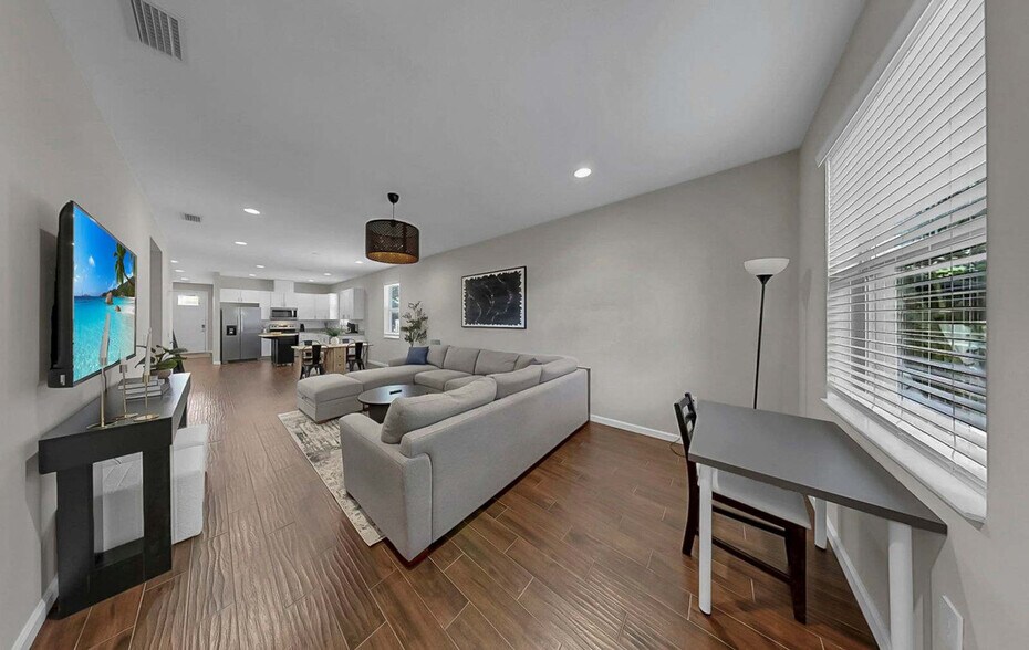 Building Photo - 3114 E 21st Ave