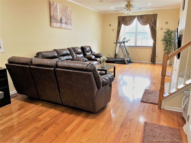 Building Photo - 208 Blossom Cir