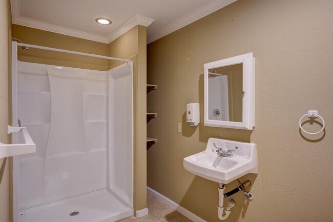 Building Photo - 914 Oak Glen Dr
