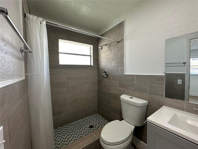 Building Photo - 116 NW 2nd Ave