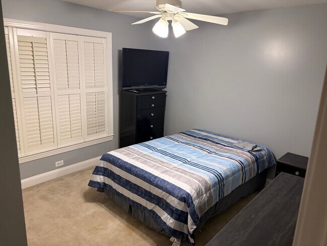 Building Photo - Spacious 5BR House in Oak City