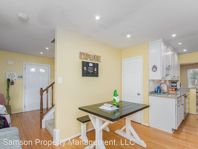 Building Photo - 3 br, 3.5 bath House - 8358 Stationhouse Ct