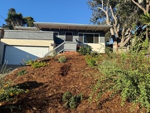Building Photo - Stunning 2-bedroom, 1.5-bath Modern home in Vallejo with bountiful water views & walking distance...