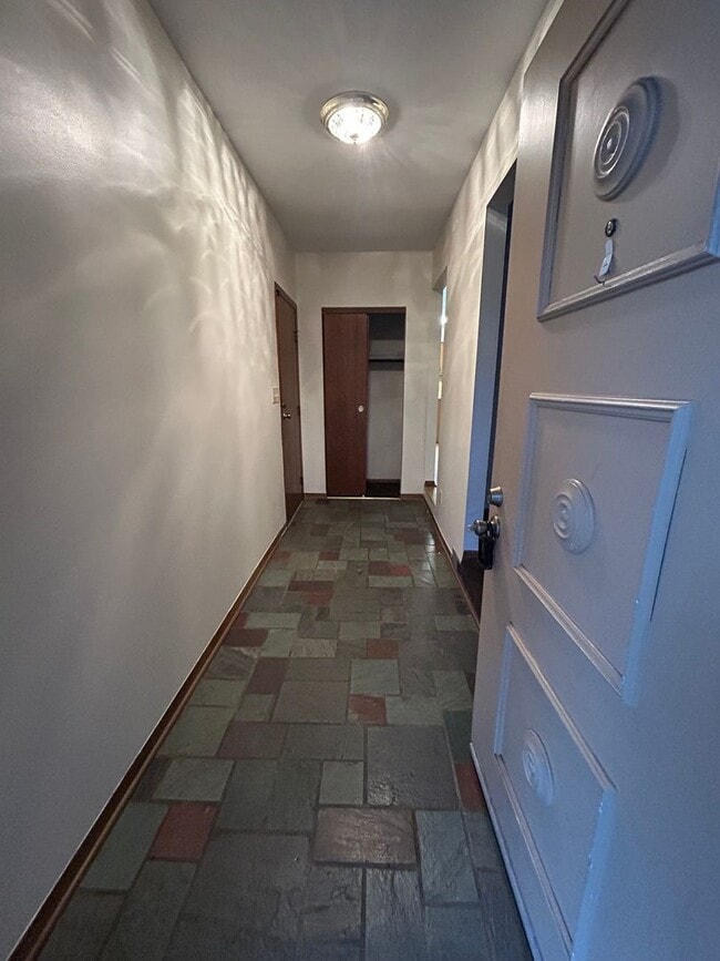 Building Photo - 3 Bedroom 2 Bath Ranch Style Home in Forest Park