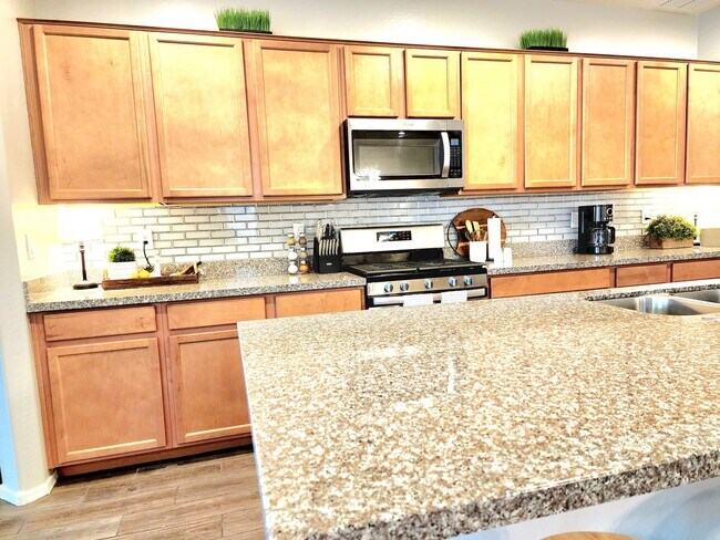 Building Photo - FULLY-FURNISHED 4/Bed 2/Bath in LAVEEN