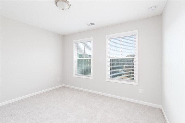 Building Photo - 770 Sunset Park Dr