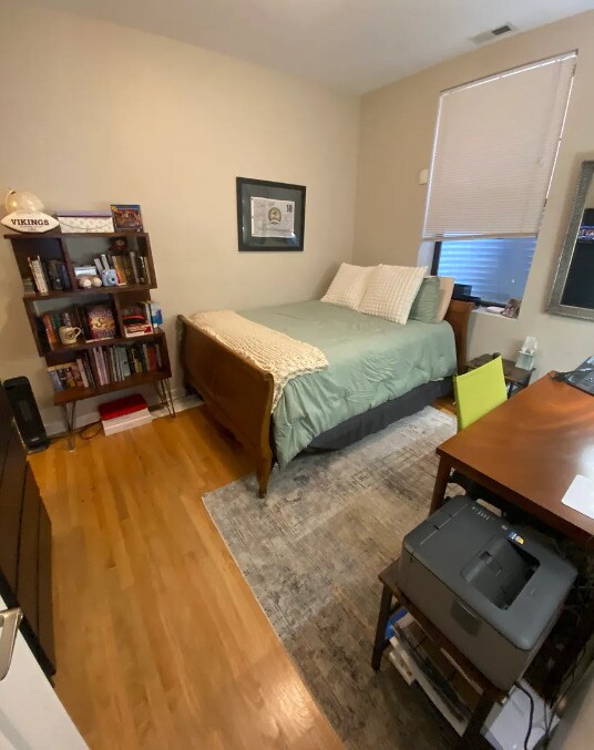 Building Photo - 2151 W Evergreen Ave