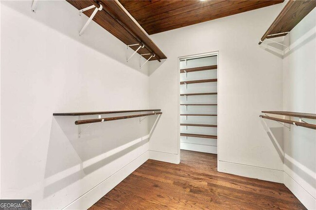 Building Photo - 2105 Fairhaven Cir NE