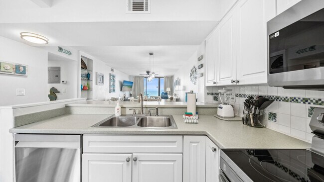 Building Photo - 7205 Thomas Dr