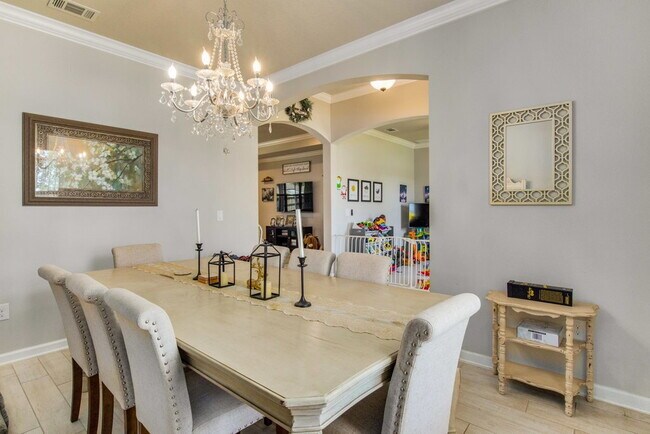 Building Photo - Bright, Beautiful Home in the Highly Desirable Sunrise Gated Community!