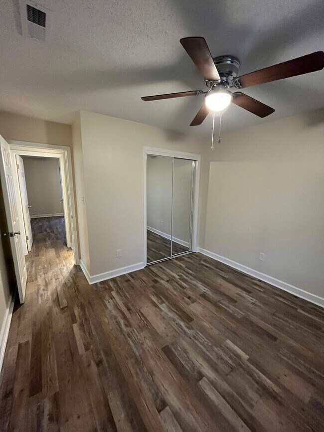 Building Photo - Lots of updates!