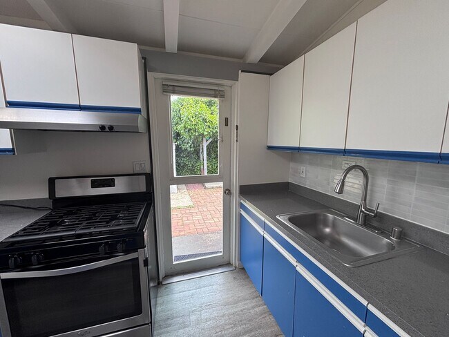 Building Photo - CUPERTINO-charming Eichler house for rent in the heart of Cupertino