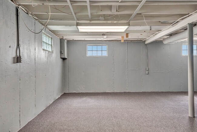 Building Photo - 765 Babler Dr