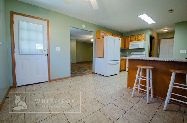 Building Photo - 5990 Fox Trace Ct