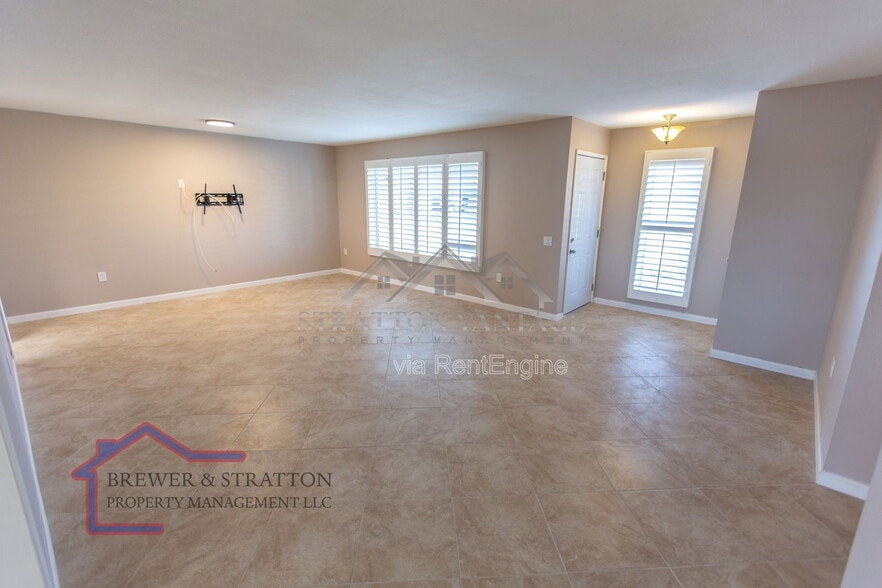 Building Photo - 18414 N 129th Ave