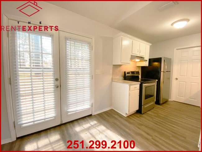Building Photo - 9641 Royal Woods Ct