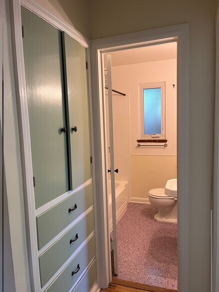 Building Photo - 812 18th St