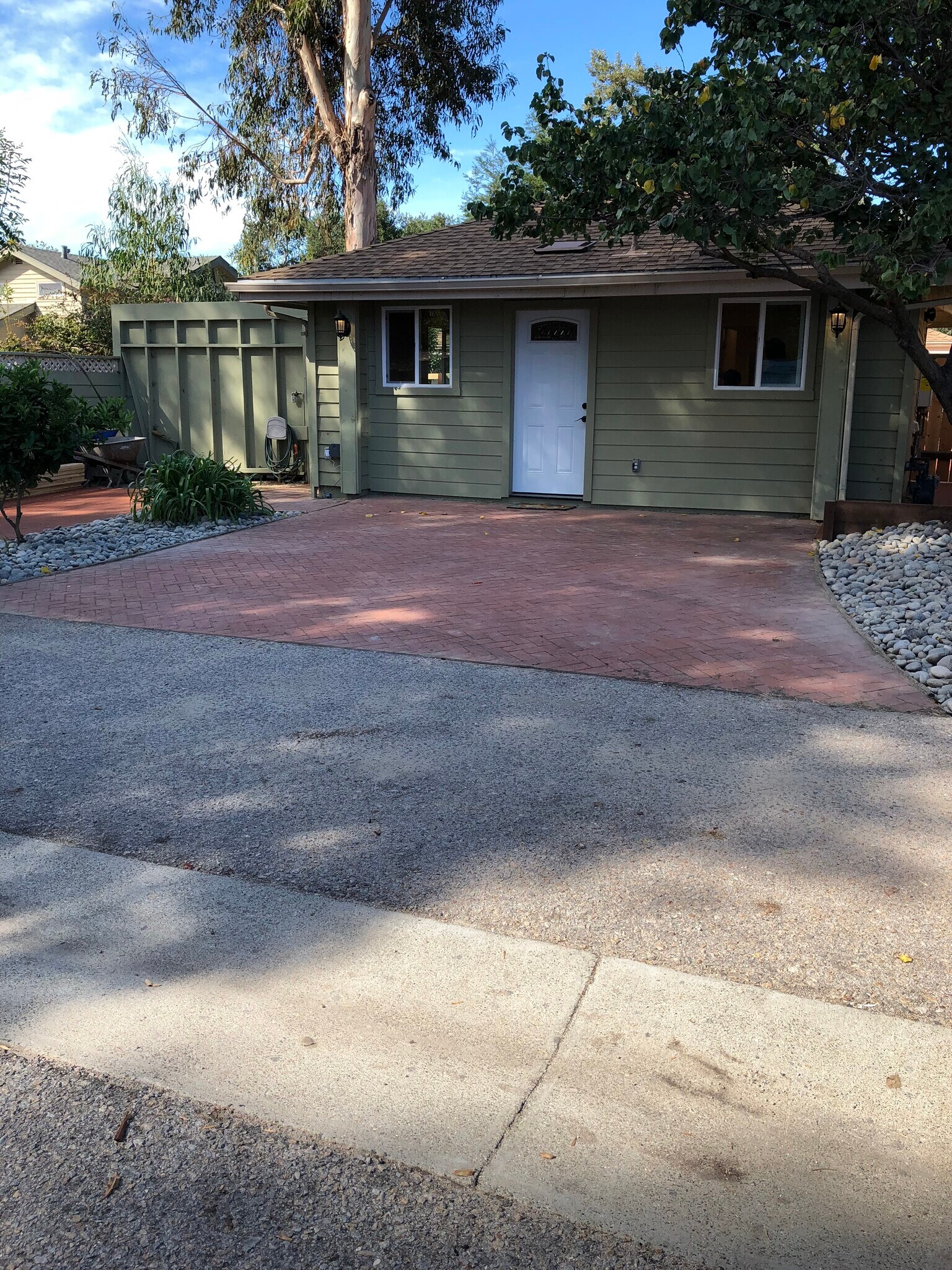 1 parking space - 2362 Meadow st