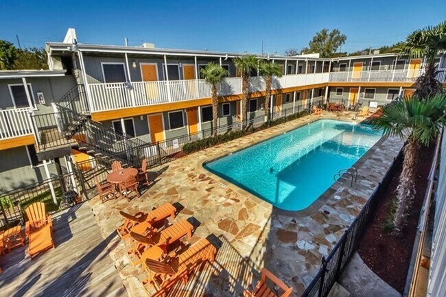 Building Photo - Amazing 1 bedroom off Manor rd.  Central Austin at its finest