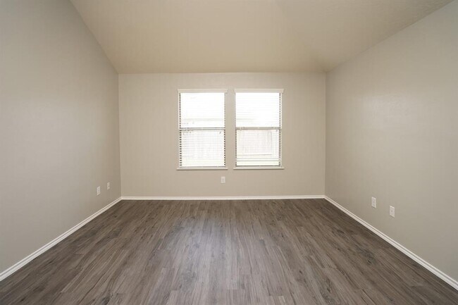 Building Photo - 7907 Flowing Oak Ln