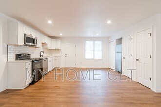 Building Photo - 215 Johndy Ave