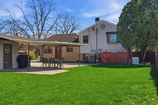 Building Photo - 1506 W Palm Dr