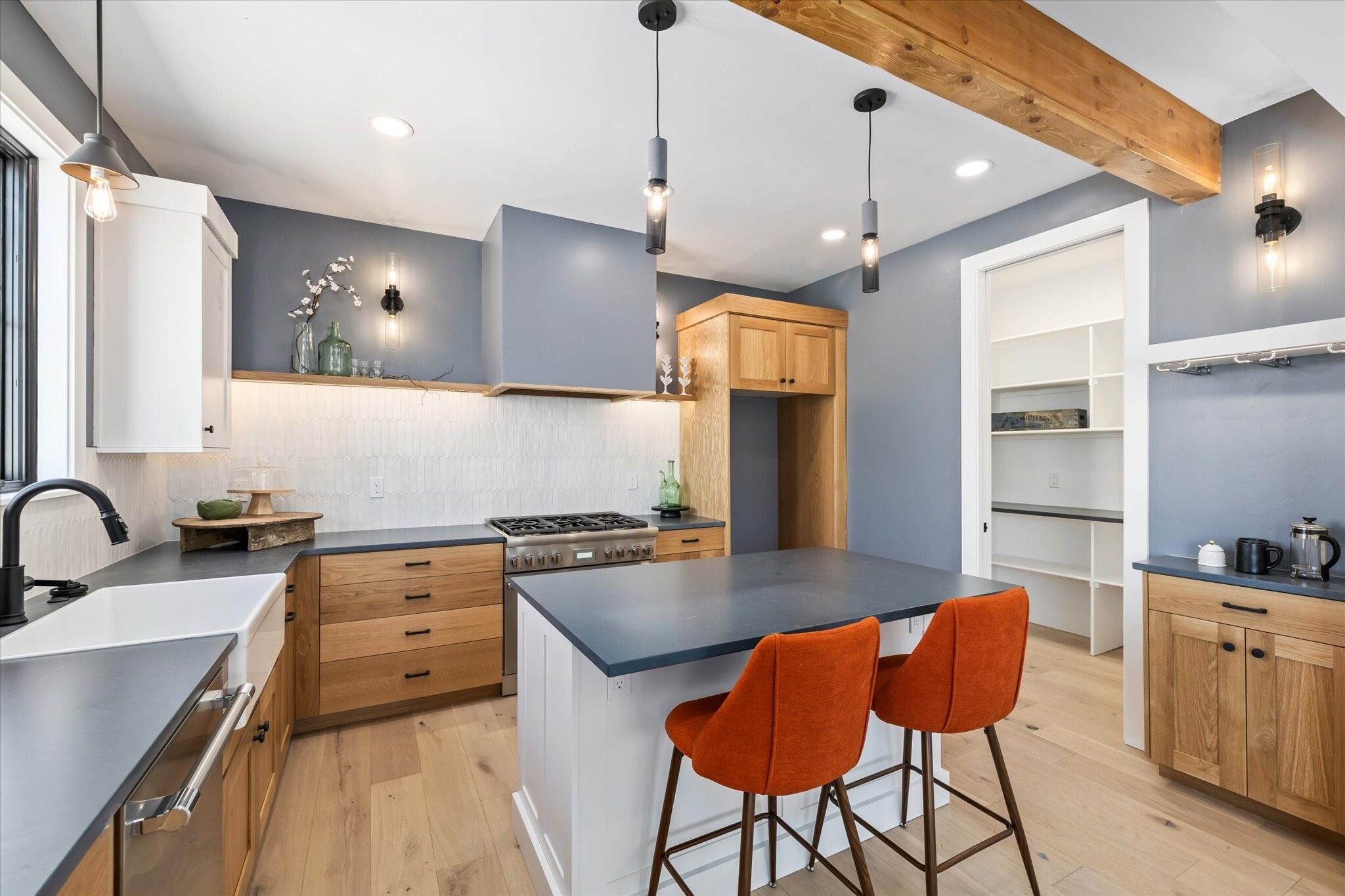 Building Photo - 614 N Avenue H Ave