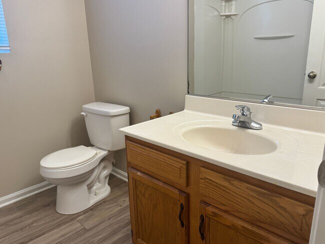Building Photo - 3236 Ridgewood Pl Dr