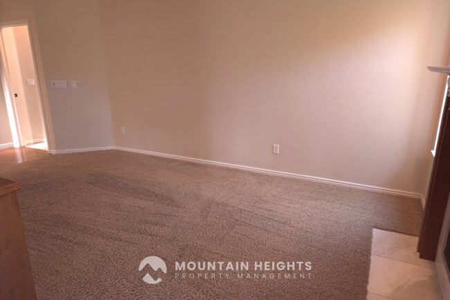 Building Photo - 744 Lazy Oak Way