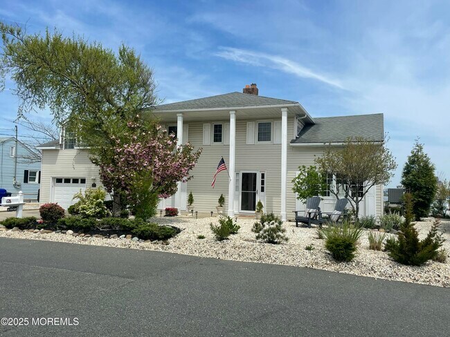 Building Photo - 300 Bay Ln