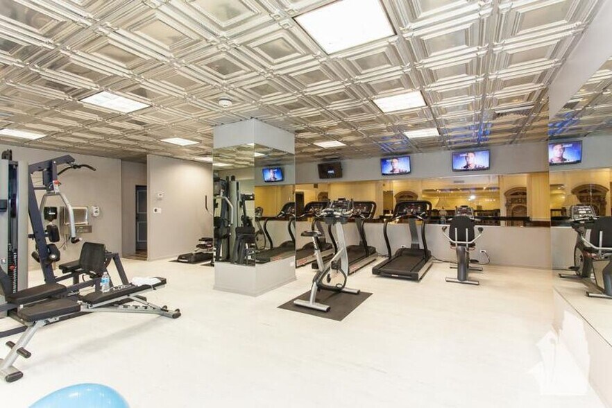 Building Photo - 4607 N Sheridan Rd