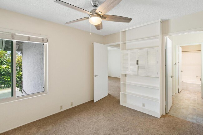 Building Photo - Stunning townhouse in La Jolla / North UTC area