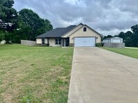 Building Photo - 323 Eastdale Ln