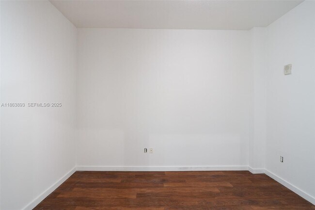 Building Photo - 2200 NE 4th Ave